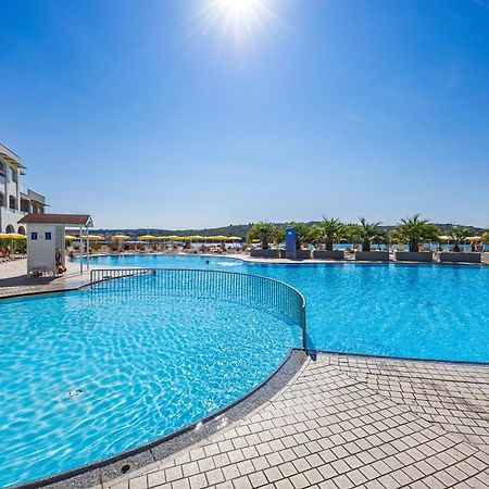 Family Resort Del Mar Banjole Exterior photo