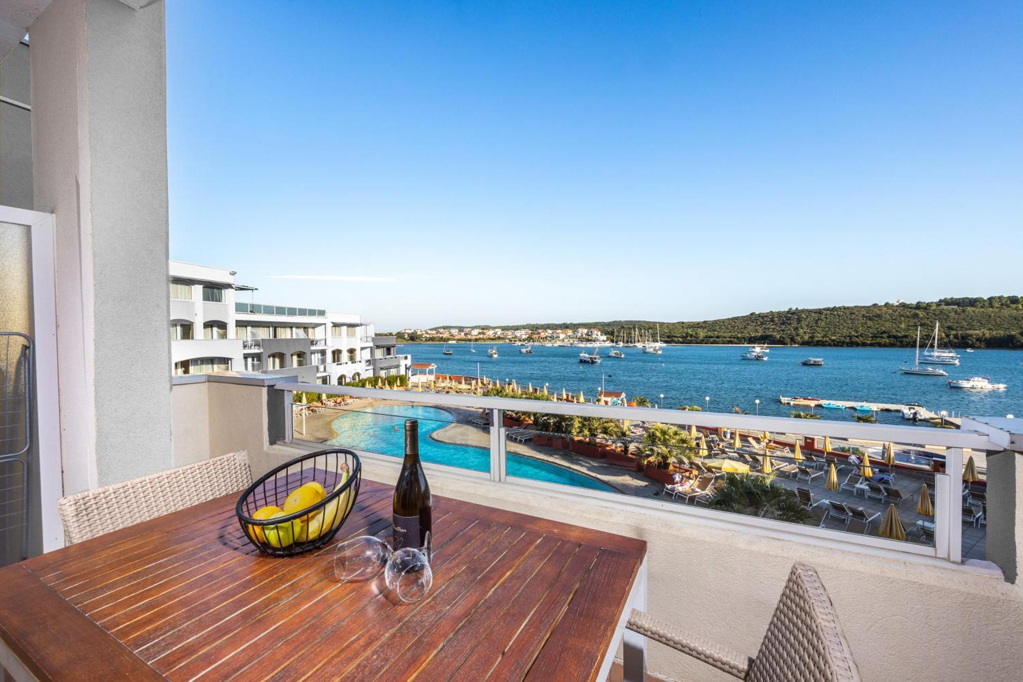 Family Resort Del Mar Banjole Exterior photo